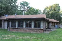 Earthen Bungalow Hotels in Montour County