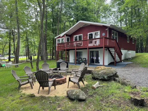Serene Lakefront Retreat in Poconos: Beach, Pools, Gym, Fireplace & Pet-Friendly