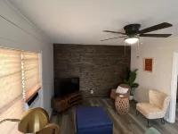 Pet friendly 2/1 home - 1 block to downtown Shiner Hotels in Lavaca County