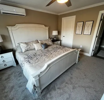New Home, 2 Bd, 2.5 Bath, open floorplan, sleeps 6.
