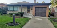 Cozy 2 bedroom house/w garage in Skokie