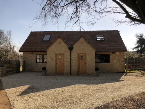 Beautiful self contained Cotswold style cottage 15 mins Central Oxford