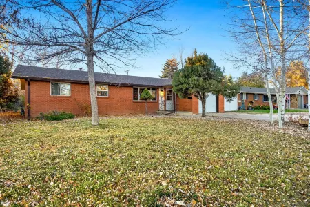 A perfect little getaway!  Centrally located, fully equipped! Pet Friendly too!