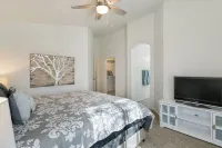 Stunning Vacation Home - Trails, Golf & Dining!