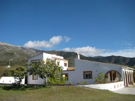 Large Andalucian villa with pool, stunning views and privacy