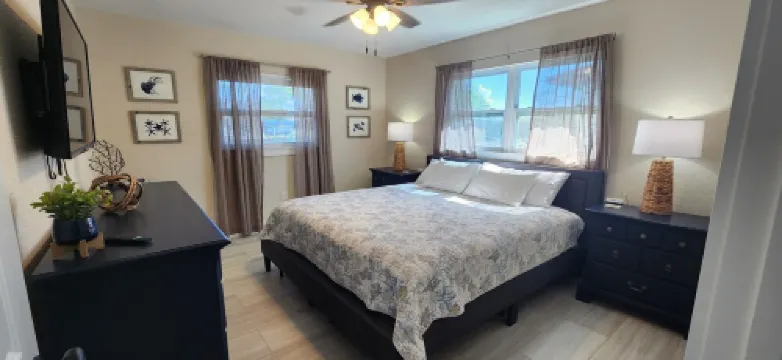 'Fully Updated and New' Waterfront Pool home with boat lift in paradise