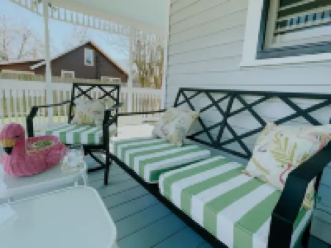 Charming Victorian Bike to Shops, Mins to Antiques & Wedding Venues 拉格蘭奇酒店