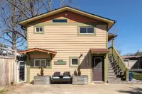 The Georgia Peach is modern studio apartment, a perfect mountain getaway for two