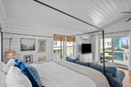 Surf Gypsy - Dog friendly, ocean views, heated pool, hot tub & steps from beach!