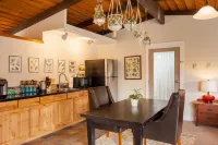 Cozy Up at a Nature Inspired Boutique Studio in the Trees - River Nearby