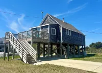 Cozy cottage in Hatteras Village. Convenient to shopping, restaurants and beach. Hotels near Cape Hatteras Lighthouse