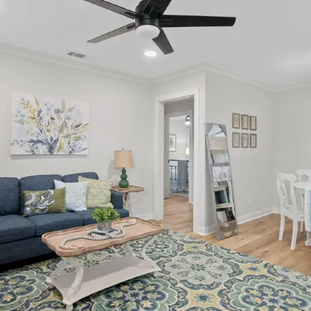 Cozy Cottage near Downtown Laurel!