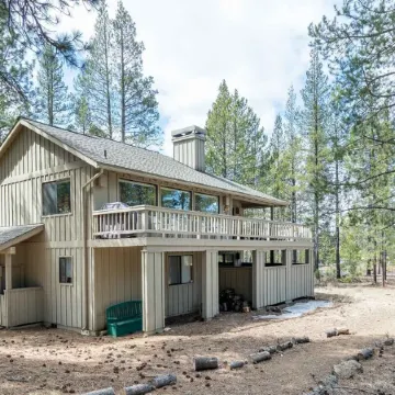 Steps to the SHARC, walk to the Village/Ft Rock, 3 BDR Suites/Hot Tub/Central AC