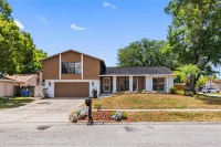 Private Home - Pool & Game Room Hotels in Greater Northdale