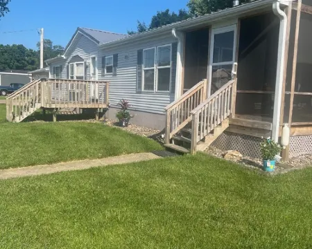 Charlie’s on the Water - a Charming 3-bedroom house with a lake view-Sabula Hotels in Sabula