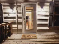 Big Sky Cabin! Hot Tub! on the Wine Trail! Fire Pit! Pool Table! Large Deck!