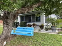 Lake Minneola Sunset Cottage - Lakefront Home - Sun Water Florida! Hotels in Minneola