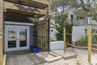 Become a Beach Bum at the Beach Bungalow - Hot Tub, Kayaks, Wi-Fi, & SAND!!!