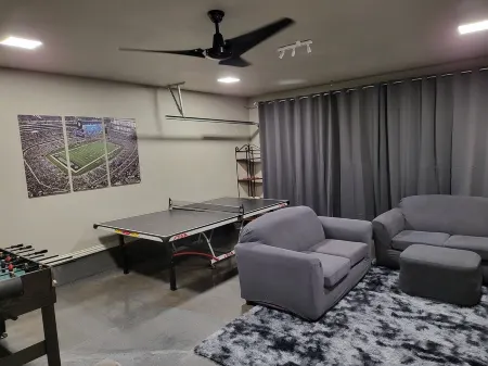 4 Bedroom-2 King Beds GREAT location, minutes to AT&T Stadium and DFW Airport!