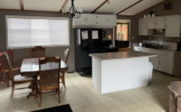 House - Direct access to Snowmobile and UTV trails