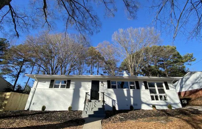 Beautiful Three Bedroom one story house on quiet street