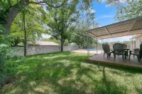 Cheerful 3-bedroom Home with a Pool! And Game room. North central! Hotels in Northwest San Antonio