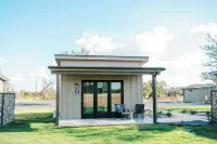Silverstone / Casita #5 - Private Porch, Luxury, Country Feels, Walk to Wineries Hotel dekat Grape Creek Vineyards