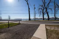 Bayside views, walk to beach & restaurants