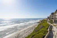 Steps to Sand, Luxury Family Townhome with Central A/C BBQ Crib Resort Amenities