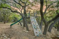 Charming Hill Country Cabin on 6 private acres