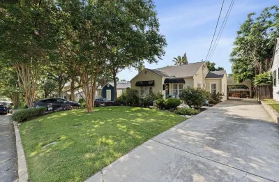 New! Chic Cottage Home W/ Backyard Pool - 12 min to the River Walk! Hotels in Alamo Heights