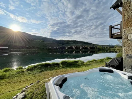 WATERFRONT- Mountain Modern Retreat-Private Hot Tub and Epic Views