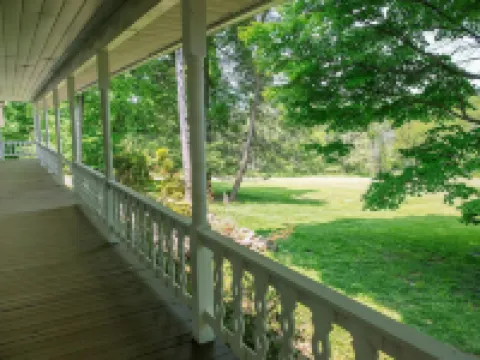 Private Retreat w/Pool, Hot Tub & Fire Pit, Perfect for Groups! Hotels in Warwick