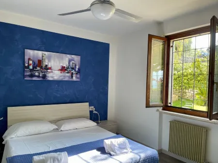 PANORAMIC APARTMENT SITUATED IN THE TOWN CENTER WITH LAKE VIEW