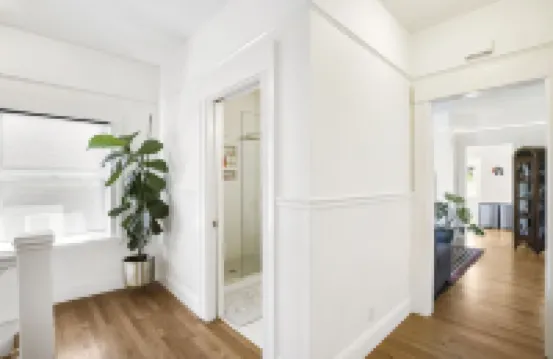 Charming top floor duplex with garden-patio.