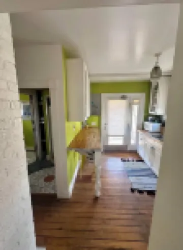 Cute & Artsy condo 1mi from Beulah, 7mi from Frankfort & 15mi from Crystal Mtn.