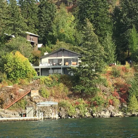 Peaceful newly renovated 1 bdrm cottage near owner occupied deep water lake home