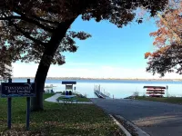 Near DT Madison - Half Block from Lake Monona & 1 Block from Lake Loop Bike Path Hotels in Monona