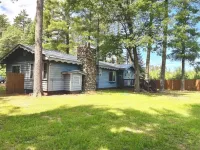 Cozy 3 b/r home w/ quick access to snowmobile trails in the beautiful Northwoods