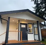 NEWLY REMODELED Cozy Coastal Bremerton Bungalow! Fenced Pet-Friendly Yard!