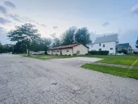 Tis’ Time Hideaway. Just a few blocks from beautiful Lake Erie! Hotels in Conneaut