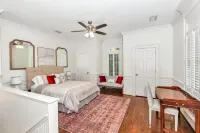 Cochran-Jackson House:  Step back in time and still enjoy the modern amenities!!