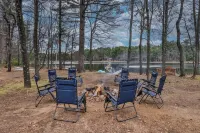 🌟Family Getaway🔥FirePit🔥Game room🌟Lake Front💧Private Location🌟Close to town🏖️ - 3-Star