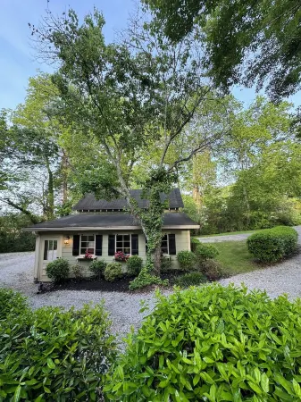 French Farmhouse-Leipers Fork- Countryside -Views!
