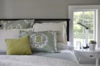 Wellness Suite Nestled In Downtown Burlington โรงแรมใน