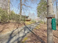 Beary’s Den where Chic meets Country in this Cozy Cabin Hotels in Notla