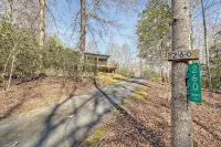 Beary’s Den where Chic meets Country in this Cozy Cabin