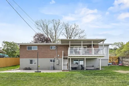 Mountainside Home close to SLC and Ski Resorts Отели в г. Баунтифул