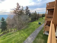 5 min walk to village and slopes! Peaceful 3 BR 2 Bath retreat
