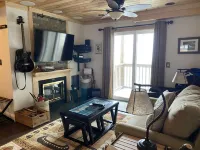 Luxury condo, slope side located at the top of Sugar Mountain. GREATVEIWS!